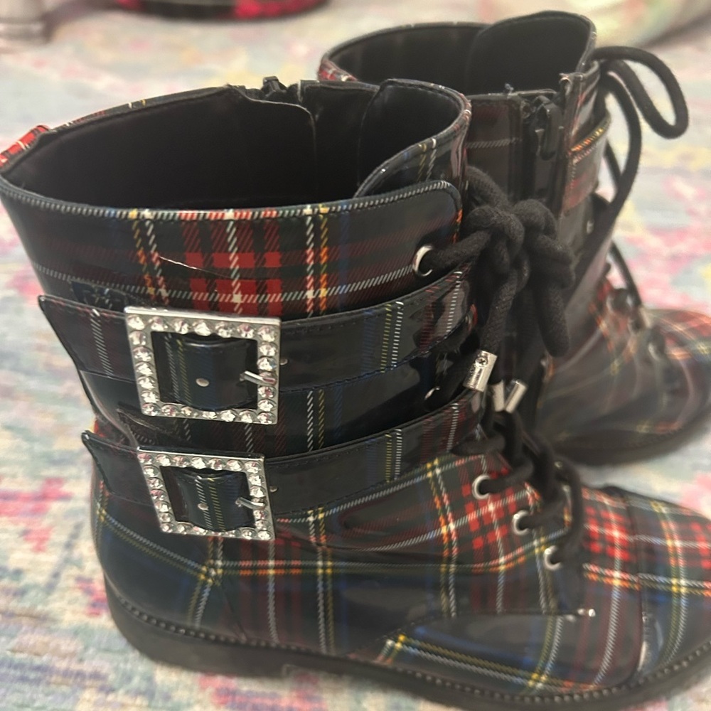 Gianni bini girls size 3 plaid boots with rhinestone buckle detail.